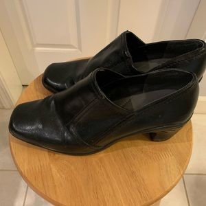 Ladies Aerosoles shoes; size 8 1/2; super comfortable